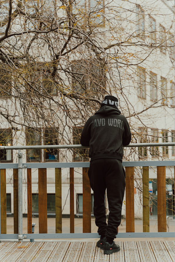 SIGNATURE TRACK BOTTOMS - JET BLACK