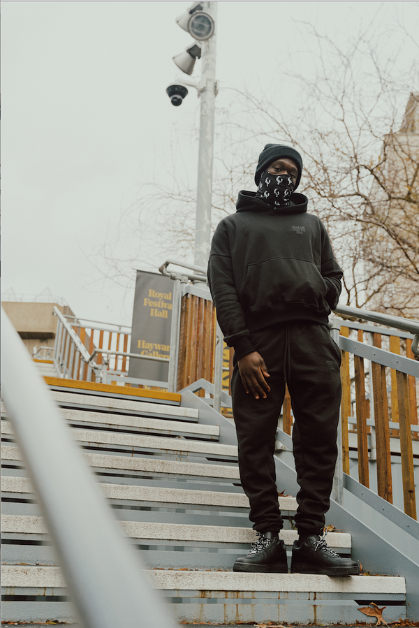 SIGNATURE HOODIE - JET BLACK