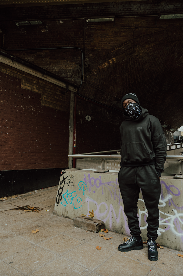 SIGNATURE HOODIE - JET BLACK